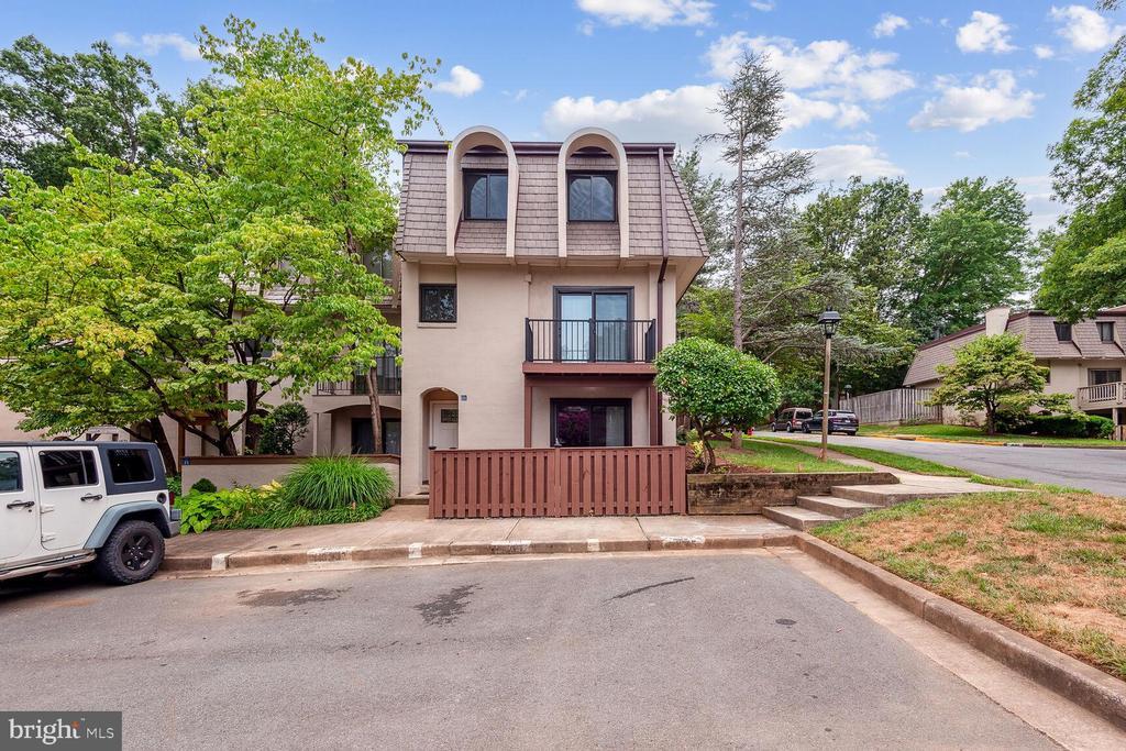 Primary Photo - 1635 Valencia Way