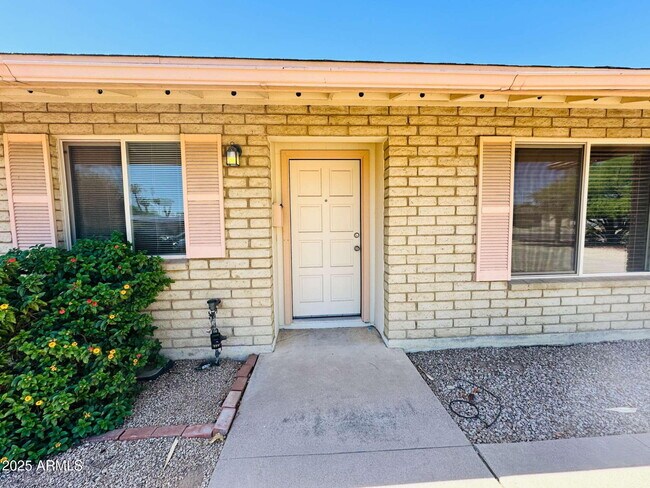 Foto del edificio - 3839 E Sunnyside Dr