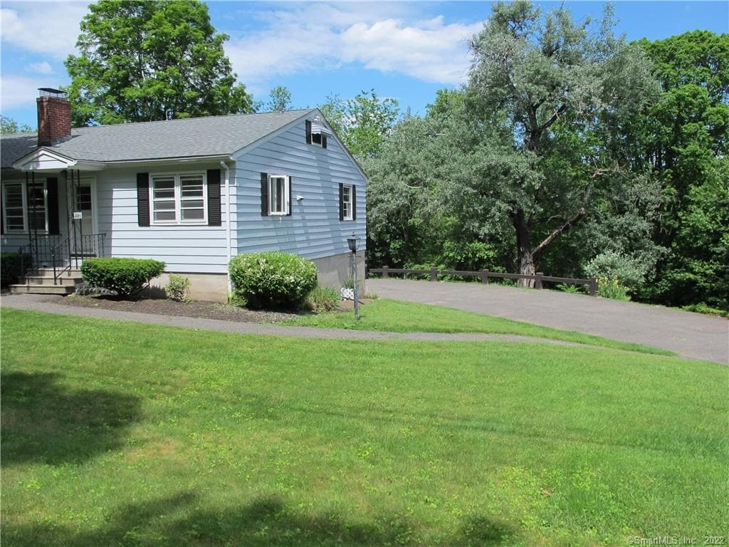 68 Beach St Unit A, Litchfield, CT 06759 Room for Rent in Litchfield