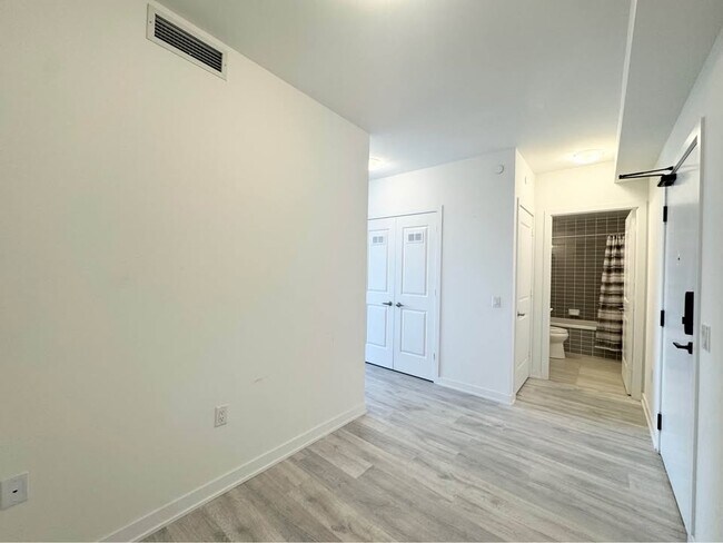Building Photo - 1 Bed 2 Baths - Apartment