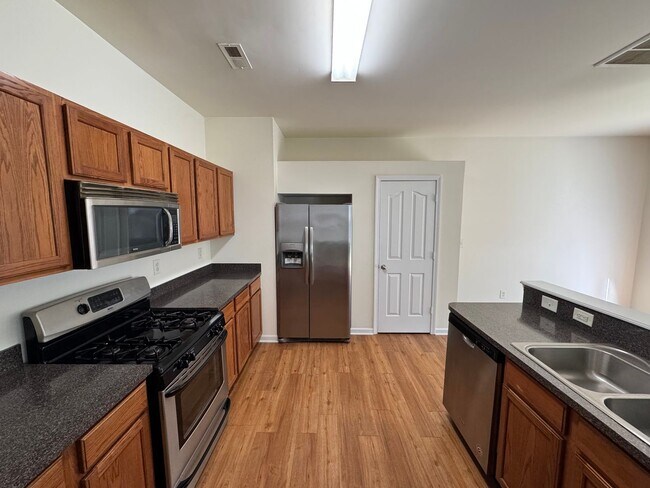 Foto del edificio - 6644 Sequoia Hills Dr