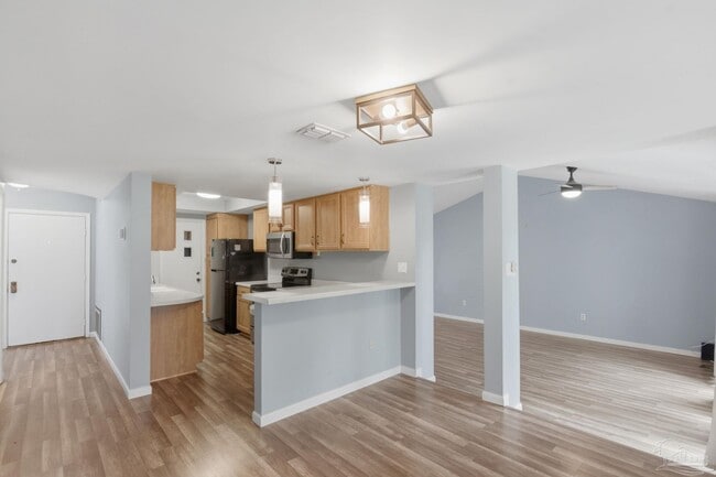 Building Photo - 9976 Fairway Villas Ln