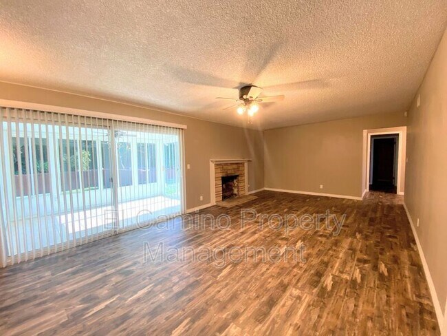 Building Photo - 14702 La Fonda Dr