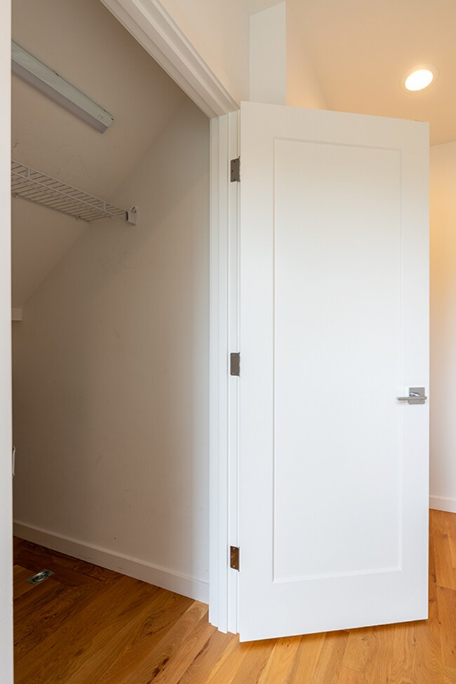 Foto del edificio - 2411 W Boston St