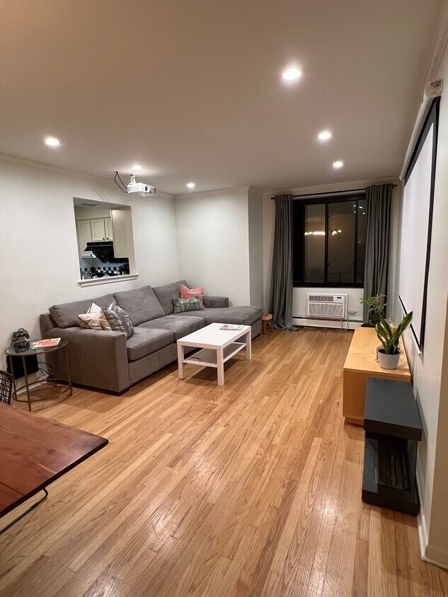 Foto principal - 2336 N Commonwealth Ave