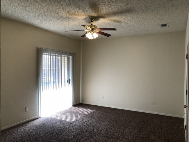 Building Photo - Duplex