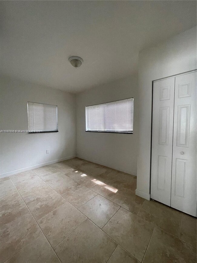Building Photo - 572 NE 67th St