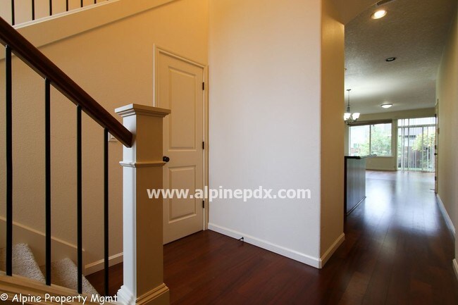Building Photo - Stunning Arbor Custom Home