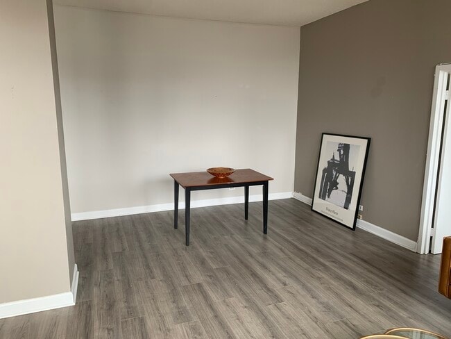 Building Photo - 600 S Dearborn St