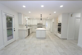 Building Photo - 4839 McDermed Dr