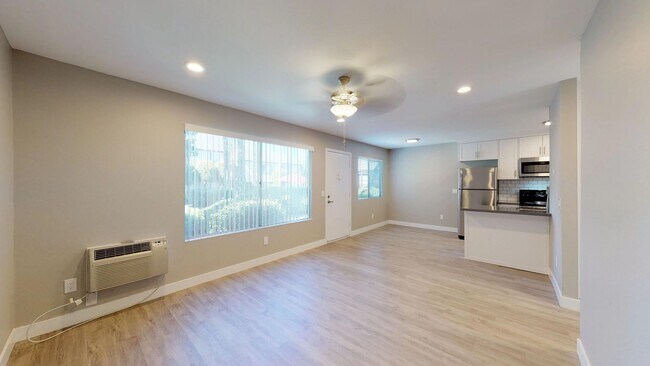 Interior Photo - Henry Square