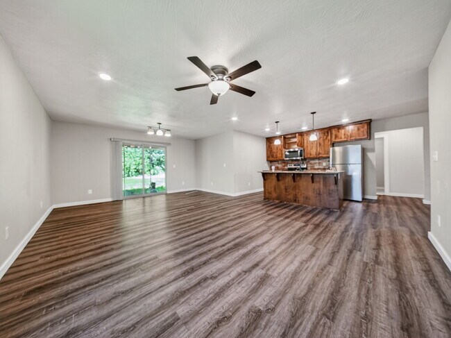 Foto del edificio - 1420 S Treetop Ct