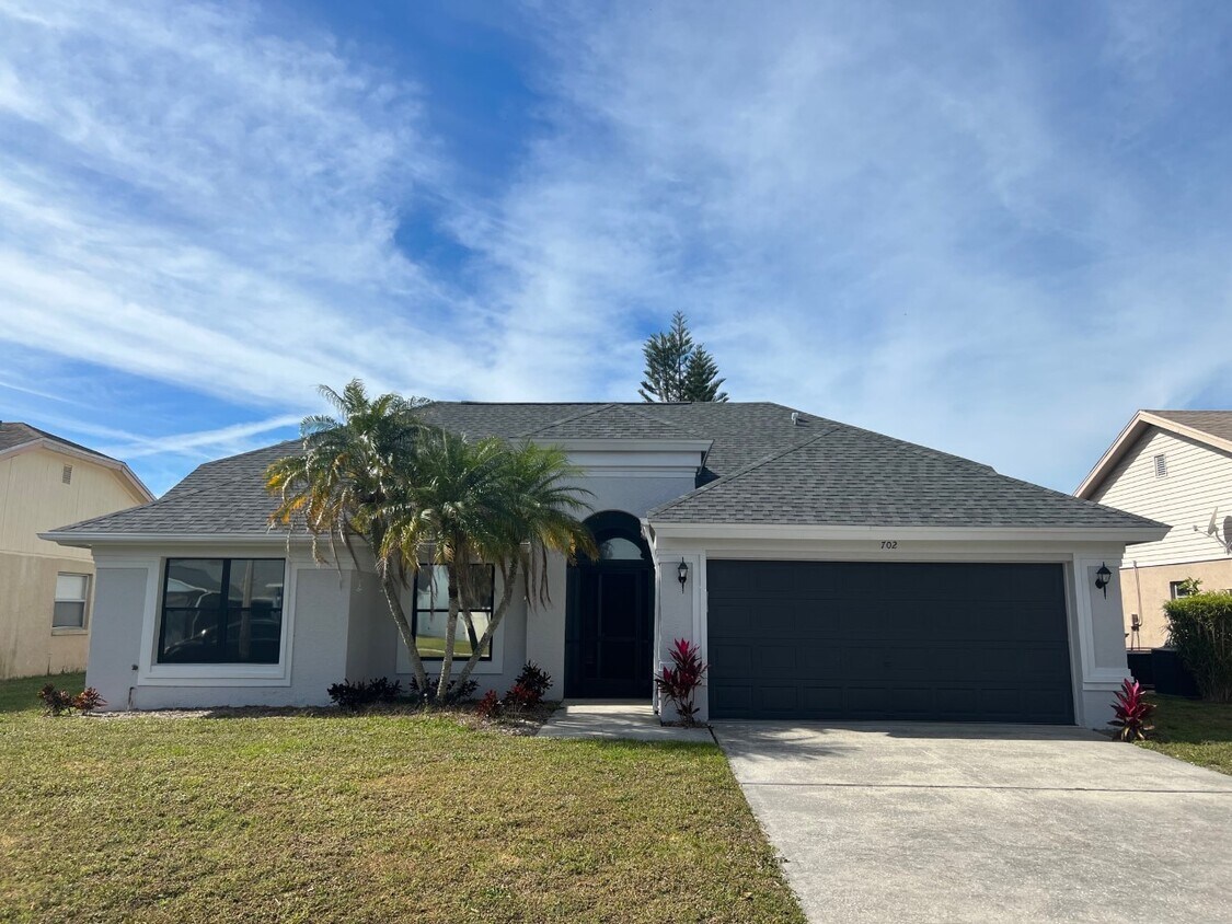 Foto principal - 702 49th St E