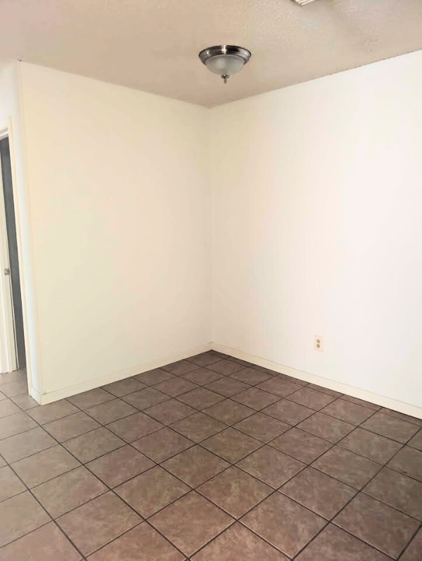 Foto del edificio - 102 E Truman Ave