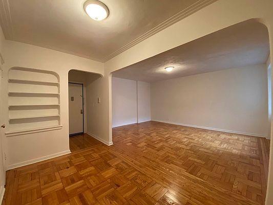 Foto del edificio - 3 bedroom in BRONX NY 10471