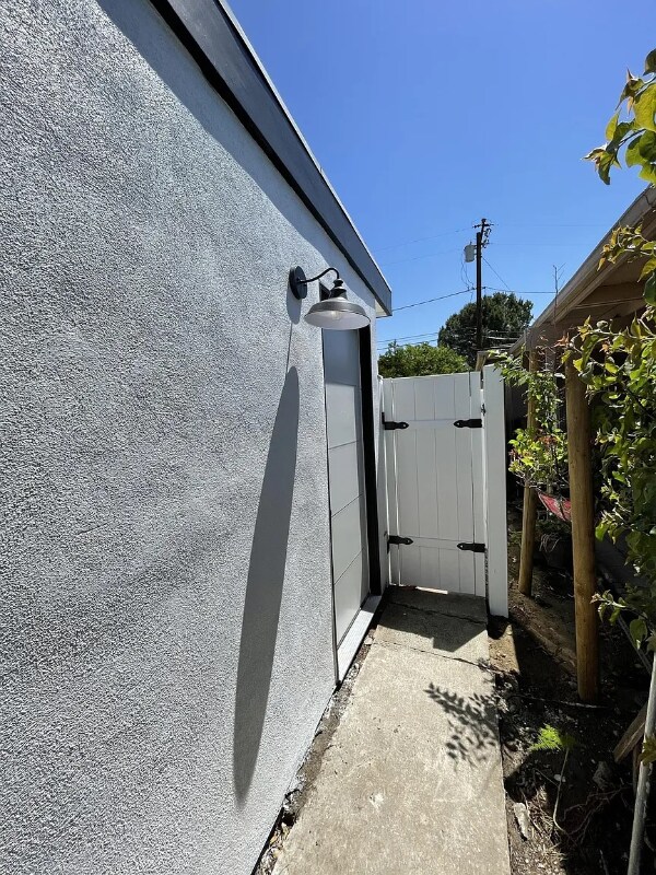 Foto del edificio - 3243 N Lugo Ave