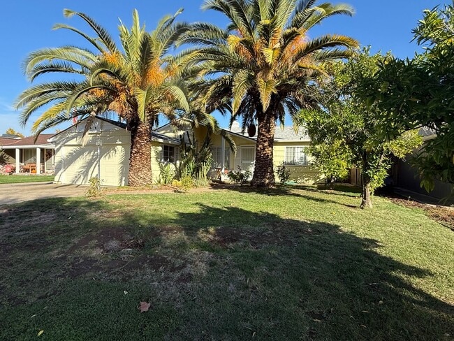 Photo - Cozy 2 bedroom 1 bathroom with pool! House