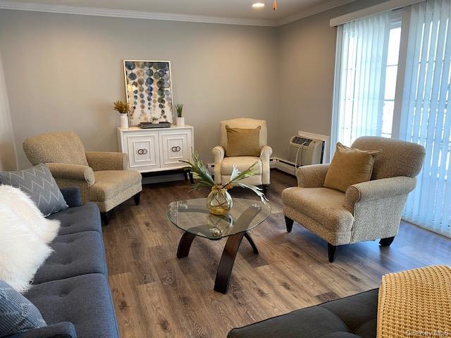 Building Photo - 2 Claire Ct