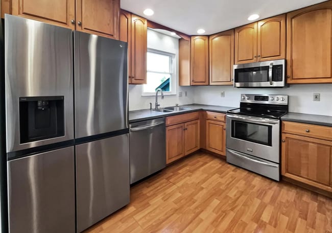 Foto del edificio - 6800 Barker Dr