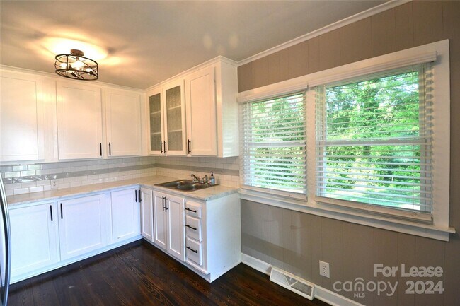 Building Photo - 222 Ewing Dr