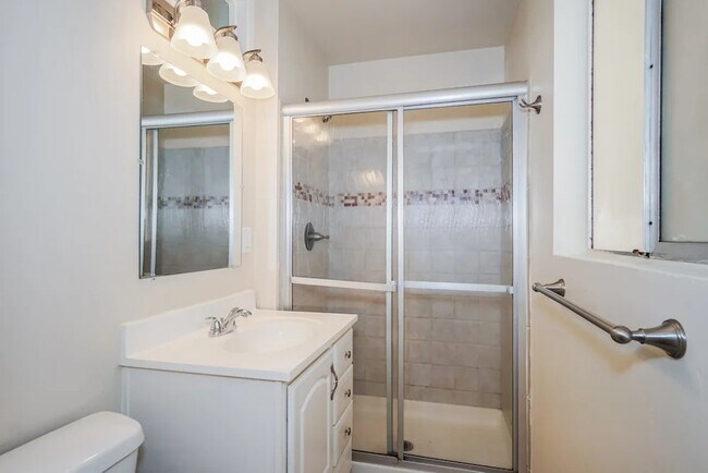 Foto del edificio - 624 Erica St