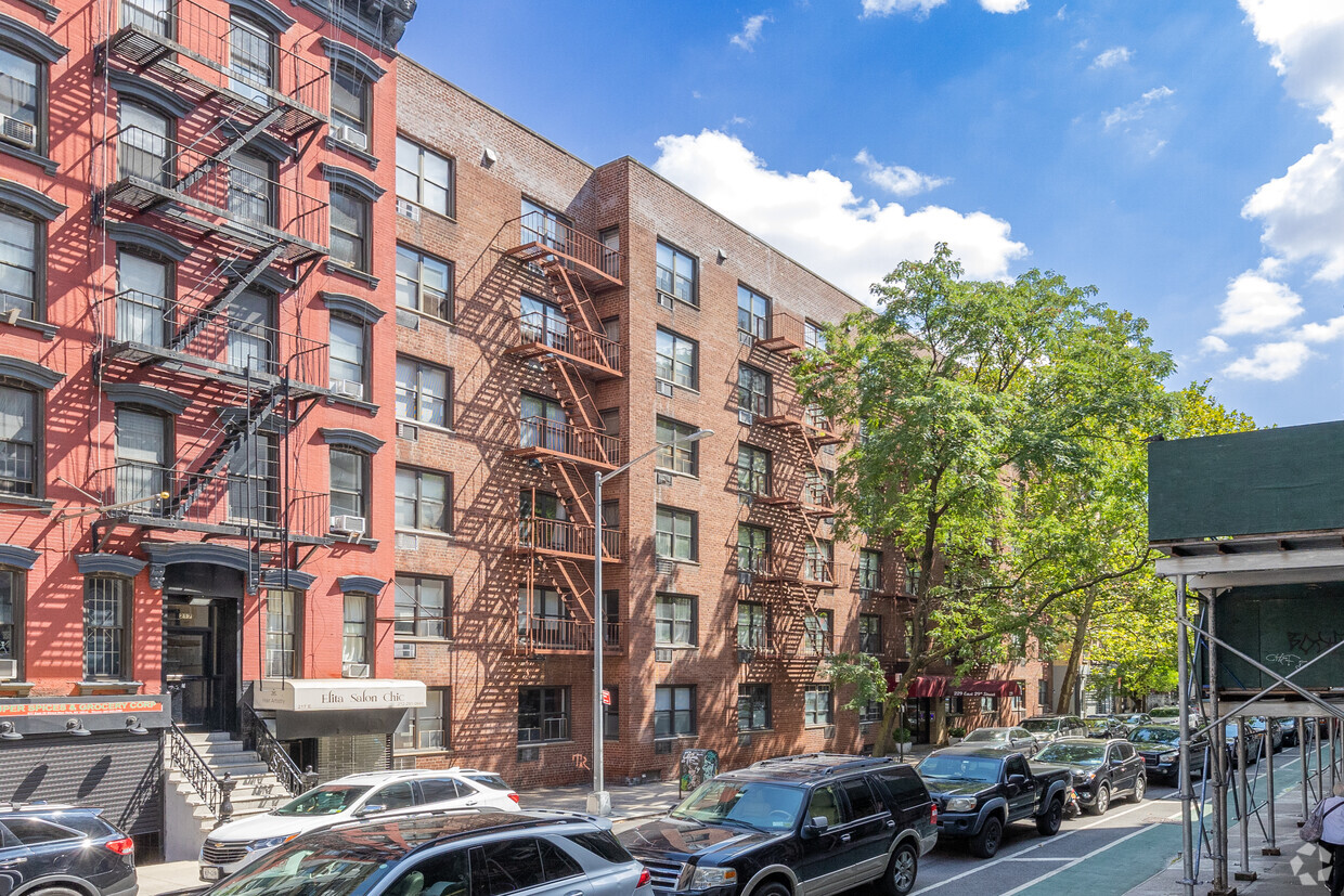 Primary Photo - 229 E 29th St