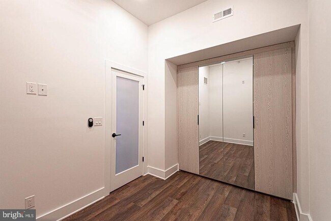 Foto del edificio - 1211 Bainbridge St