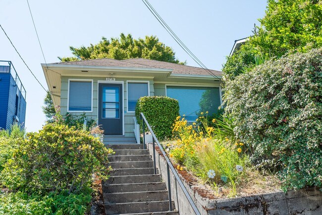Foto del edificio - Old World Charm with Views of Lake Union!