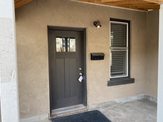 Foto del edificio - 244 Fern Ave N