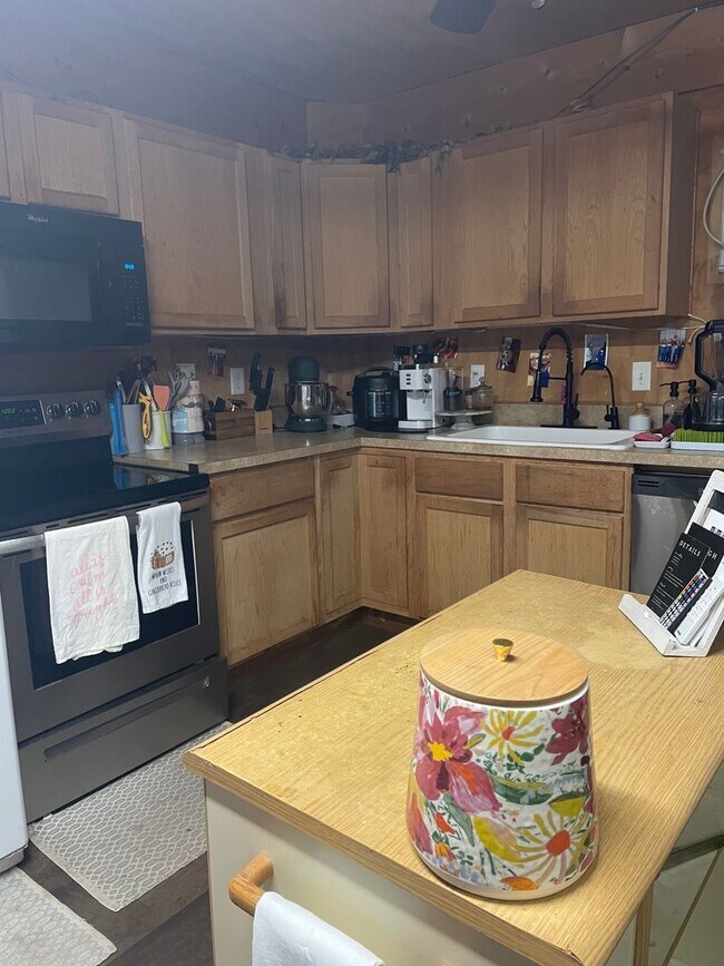 Foto del edificio - Beautiful 1Bedroom Bungalow next to Lake Hutchinson in Keystone Heights, FL