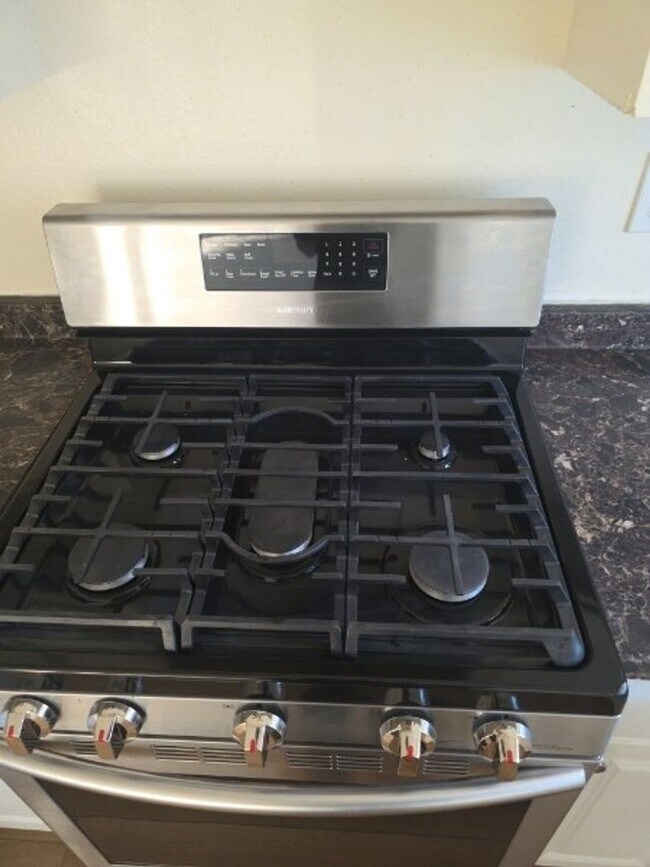 Foto del edificio - Charming 2BR Duplex in Rancho Cucamonga