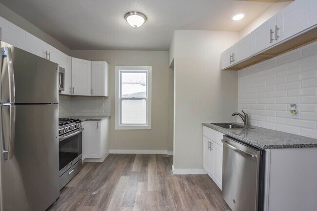 Building Photo - Charming 3 bedroom 1 bath home