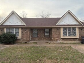 Building Photo - 508 Matt Ln