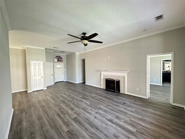 Building Photo - 806 Legend Spring Dr