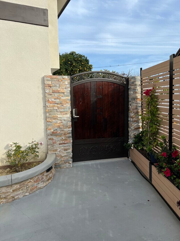 598 S Sonya St Unit B, Anaheim, CA 92802 Condo for Rent in Anaheim