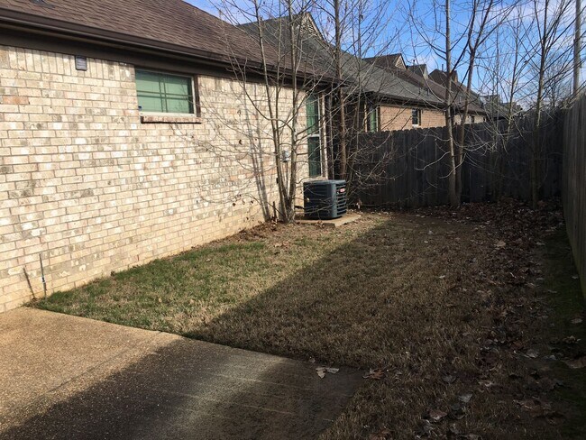 Building Photo - Gated Community! Home built in 2014. Fence...