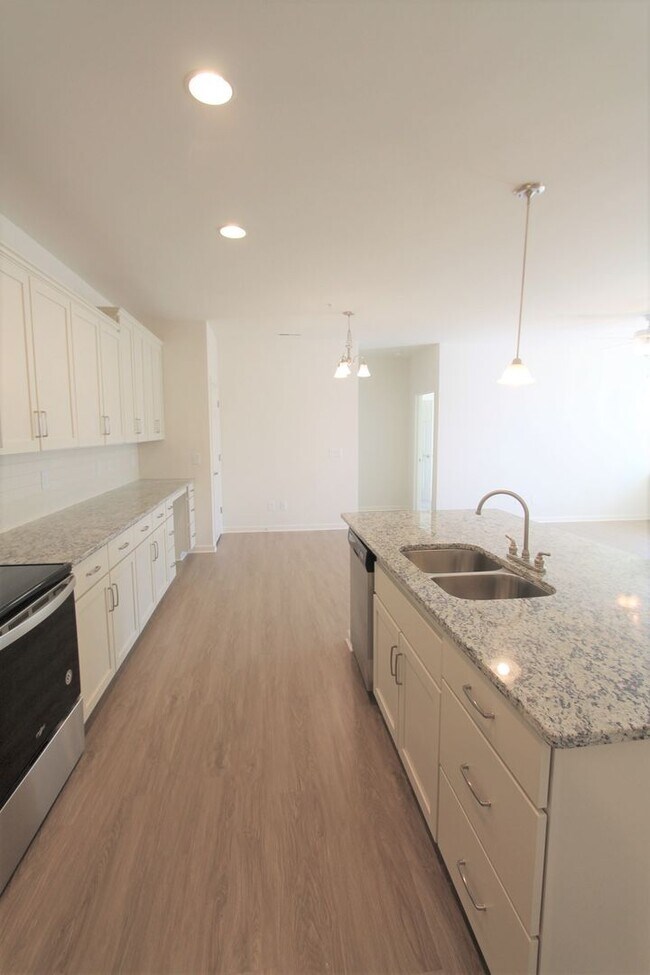 Foto del edificio - BEAUTIFUL 3BD 2.5 BTH Apartment home