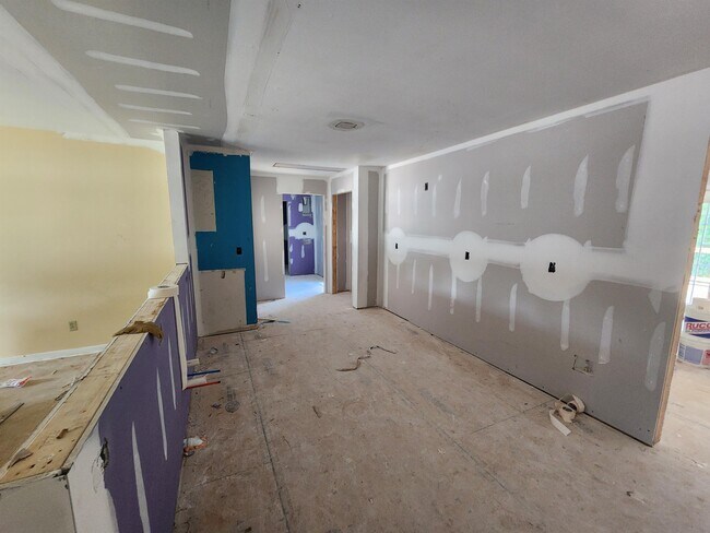 Building Photo - 1055 College Station Rd