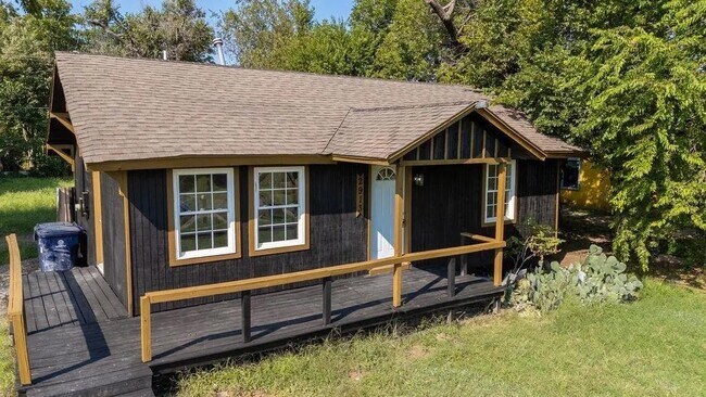 Building Photo - 2913 SW 13th St