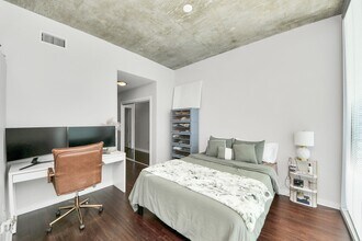 Building Photo - 5925 Almeda Rd