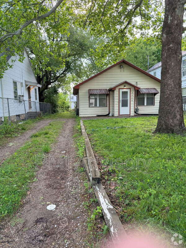 Building Photo - 2706 SE Kentucky Ave