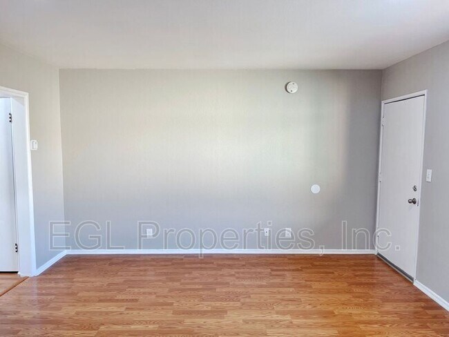 Foto del edificio - 5916 Carlton Way