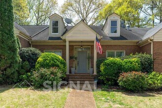 Building Photo - 709 Stonewall Dr