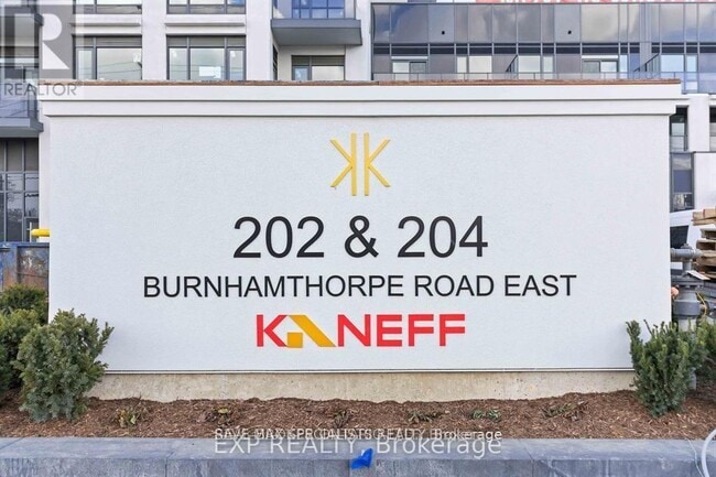 Building Photo - 204 Burnhamthorpe Rd E