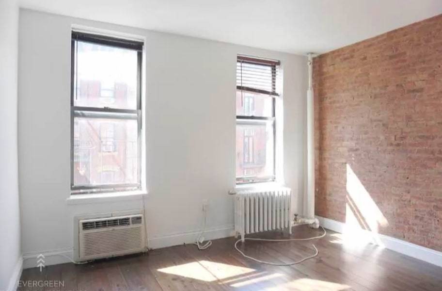 Primary Photo - 86 Clinton St