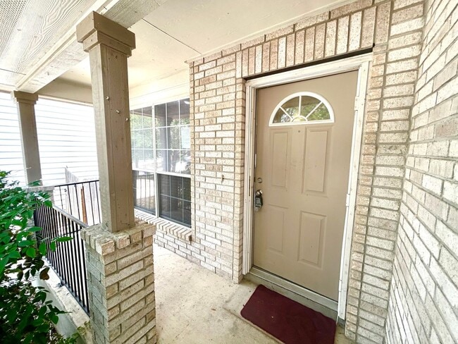 Building Photo - ** Application Received** Available Now! B...