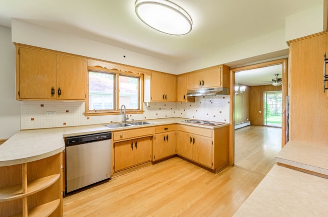 Building Photo - 2144 Parkside Dr