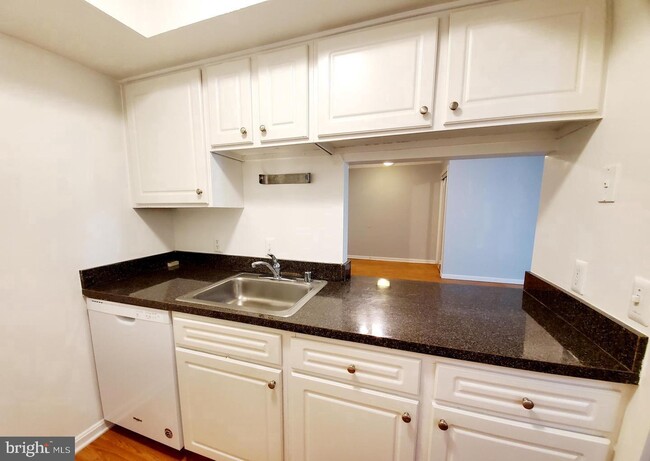 Building Photo - 18308 Streamside Dr