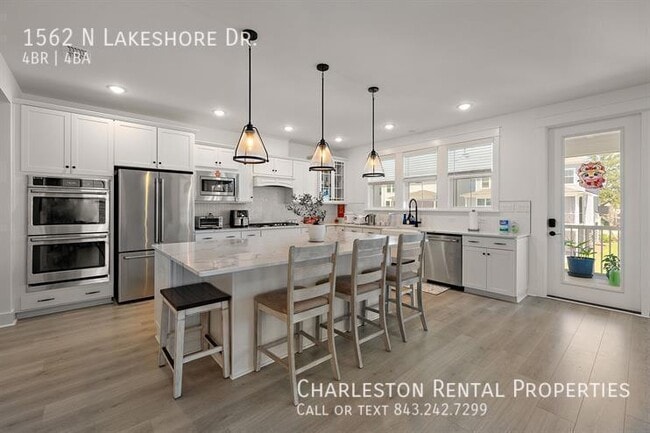 Building Photo - 1562 N Lakeshore Dr
