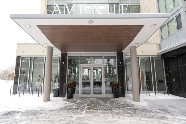 Building Photo - 1025-2105 5 Ave SW